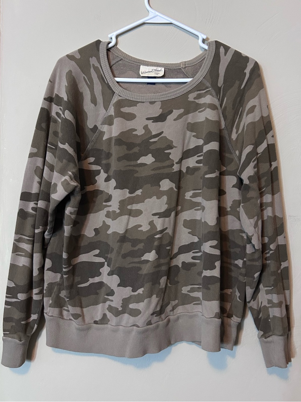 Universal Thread - Camo Crewneck Sweatshirt Size Medium